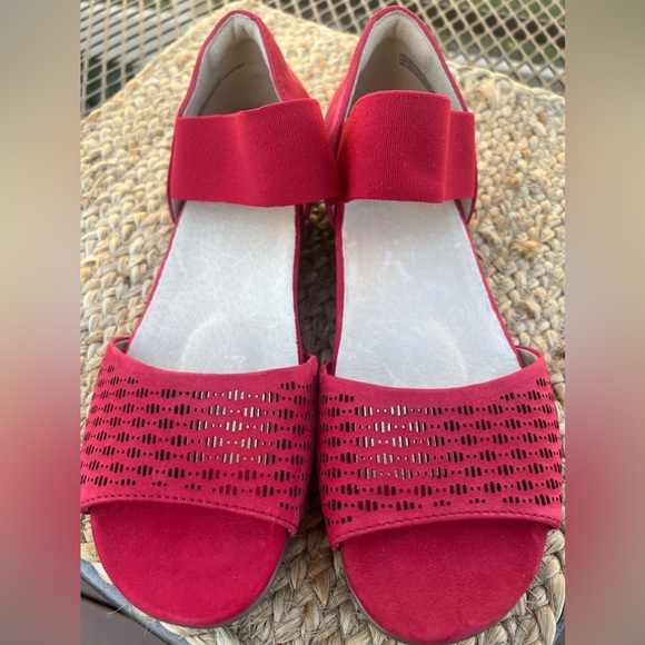Earth Shoes - Earth Brand Amora Ladies Red Sandals-Size 8.5